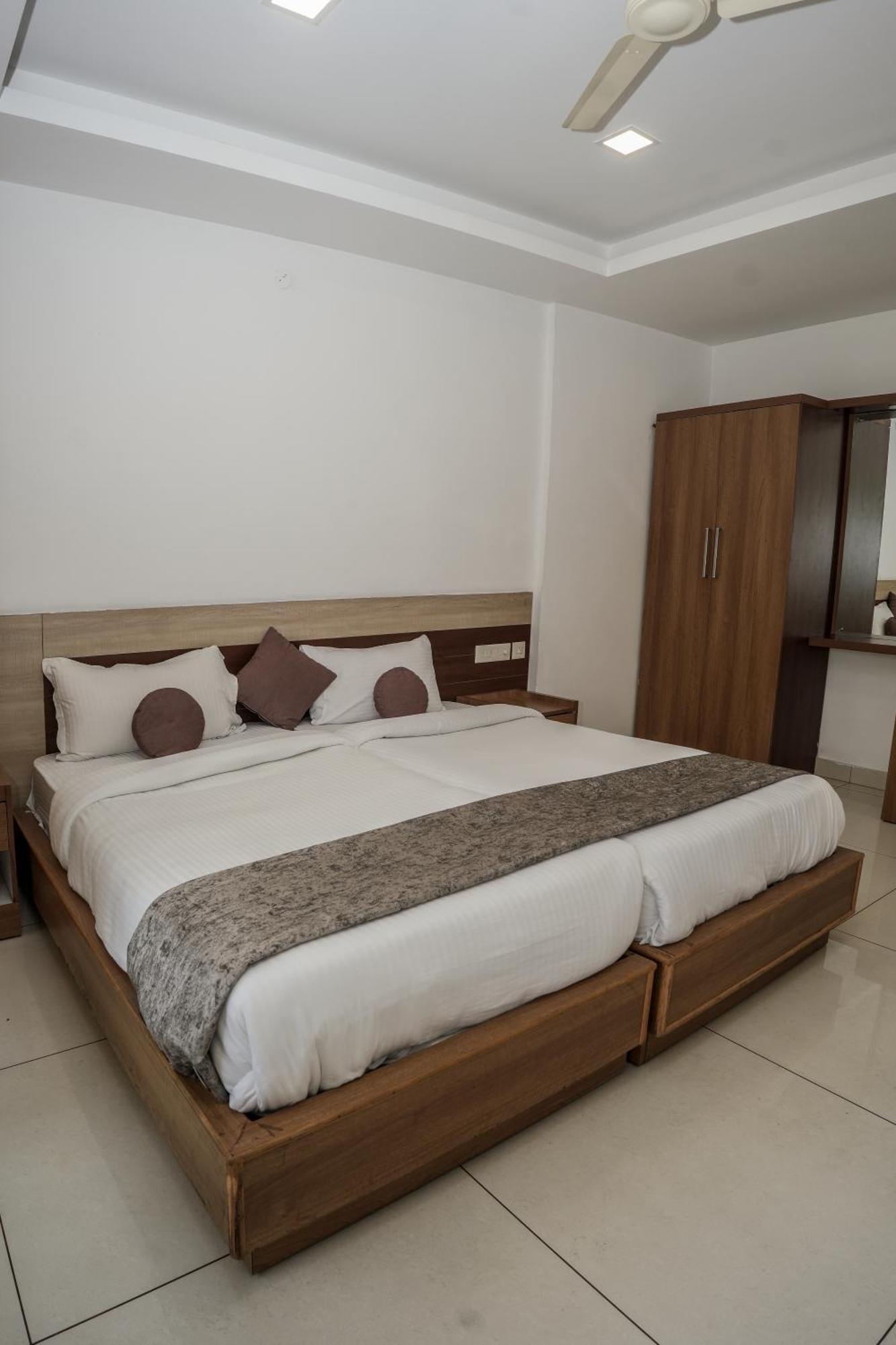 Hotel Lets Stay Kochi Εξωτερικό φωτογραφία