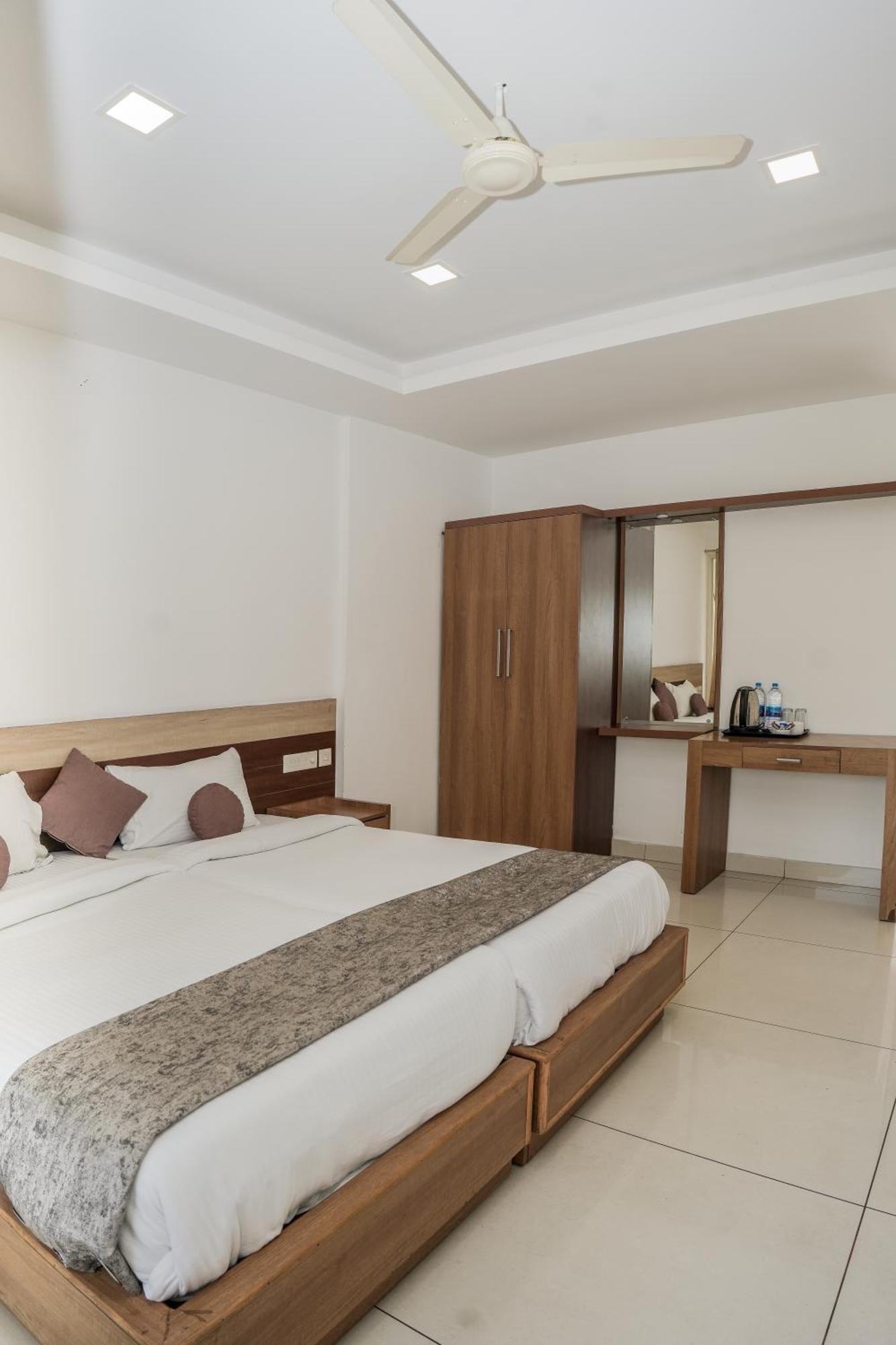 Hotel Lets Stay Kochi Εξωτερικό φωτογραφία